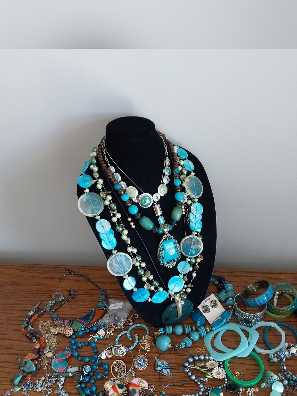 Assorted Turquoise & Gold Jewelry Lot - Picture 2 of 9
